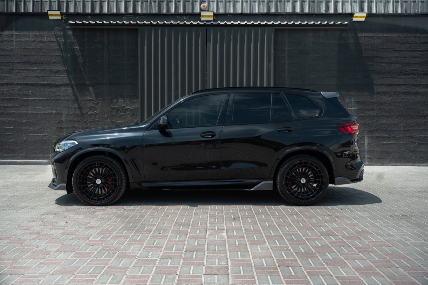 BMW X5 M50i en location à Dubaï