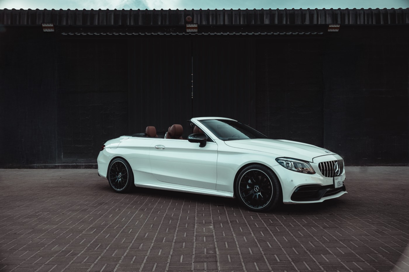 Mercedes C300 Cabriolet en location à Dubaï